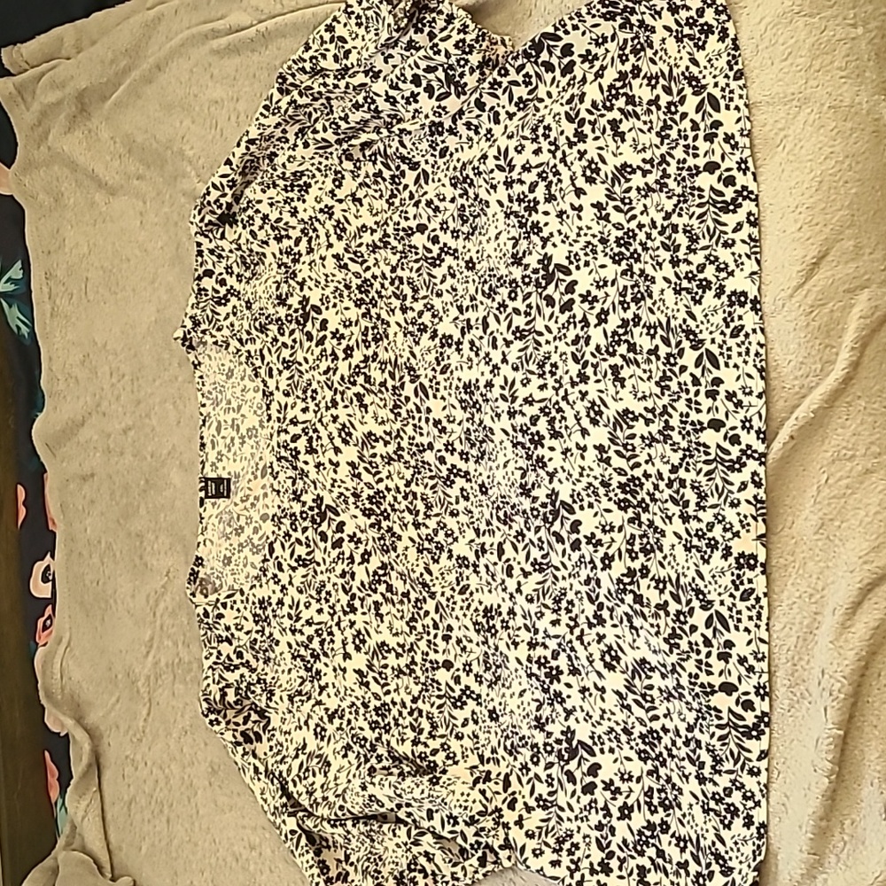Black and white floral 4xl top from Shein